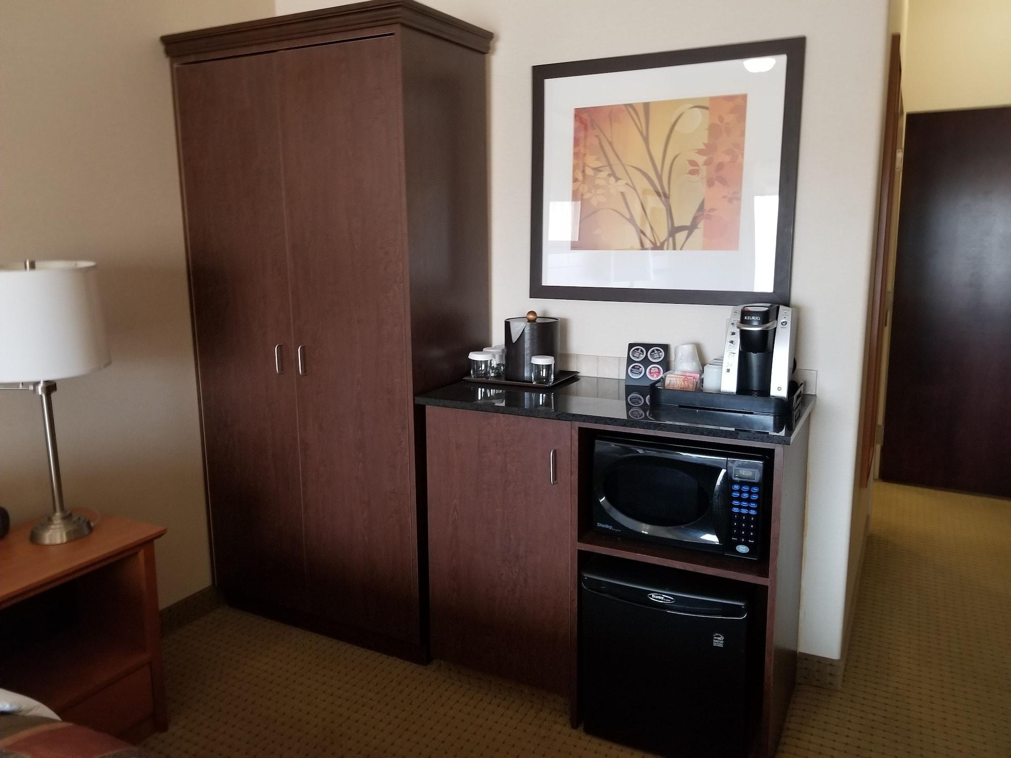 Ramada By Wyndham Drayton Valley Bagian luar foto