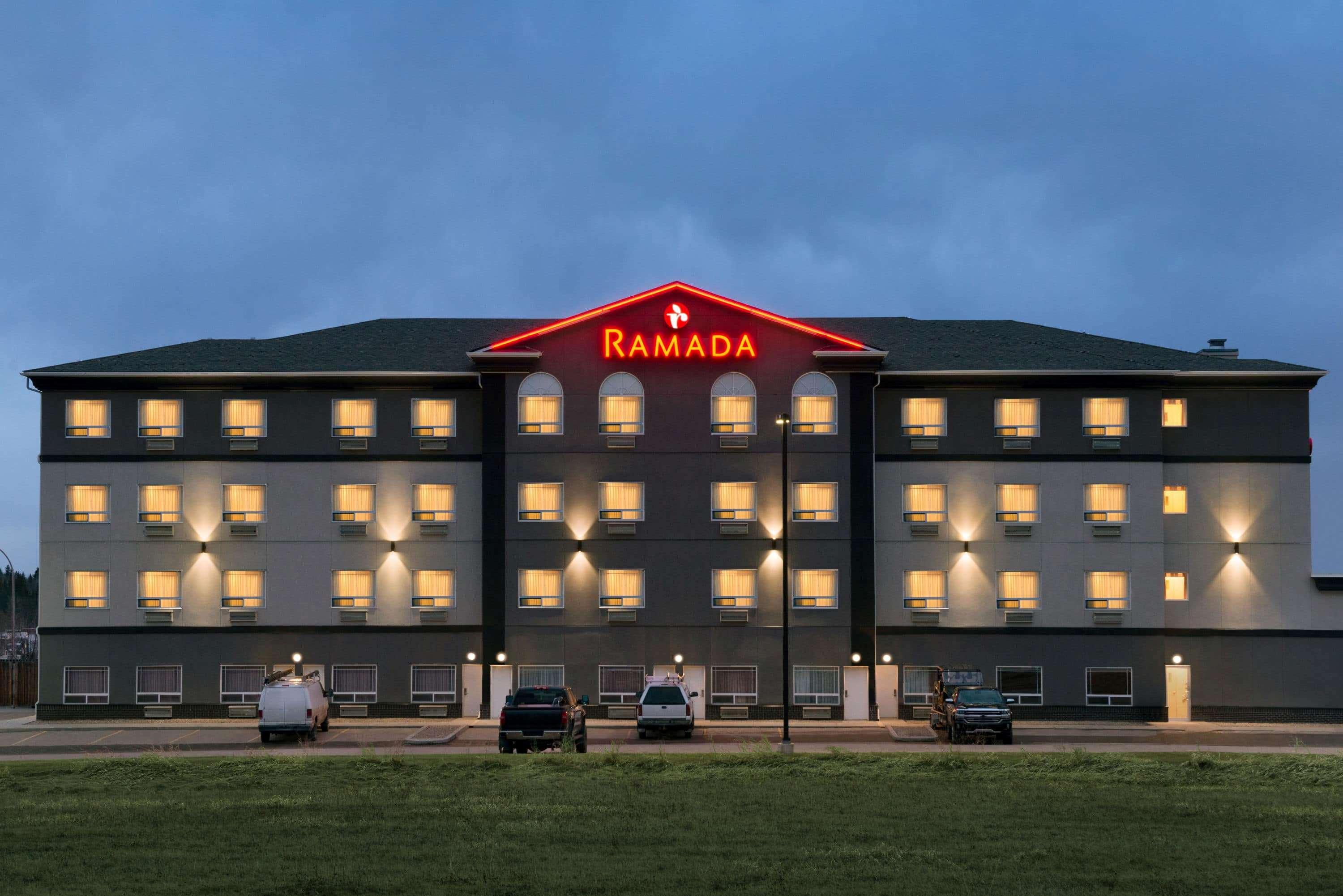 Ramada By Wyndham Drayton Valley Bagian luar foto