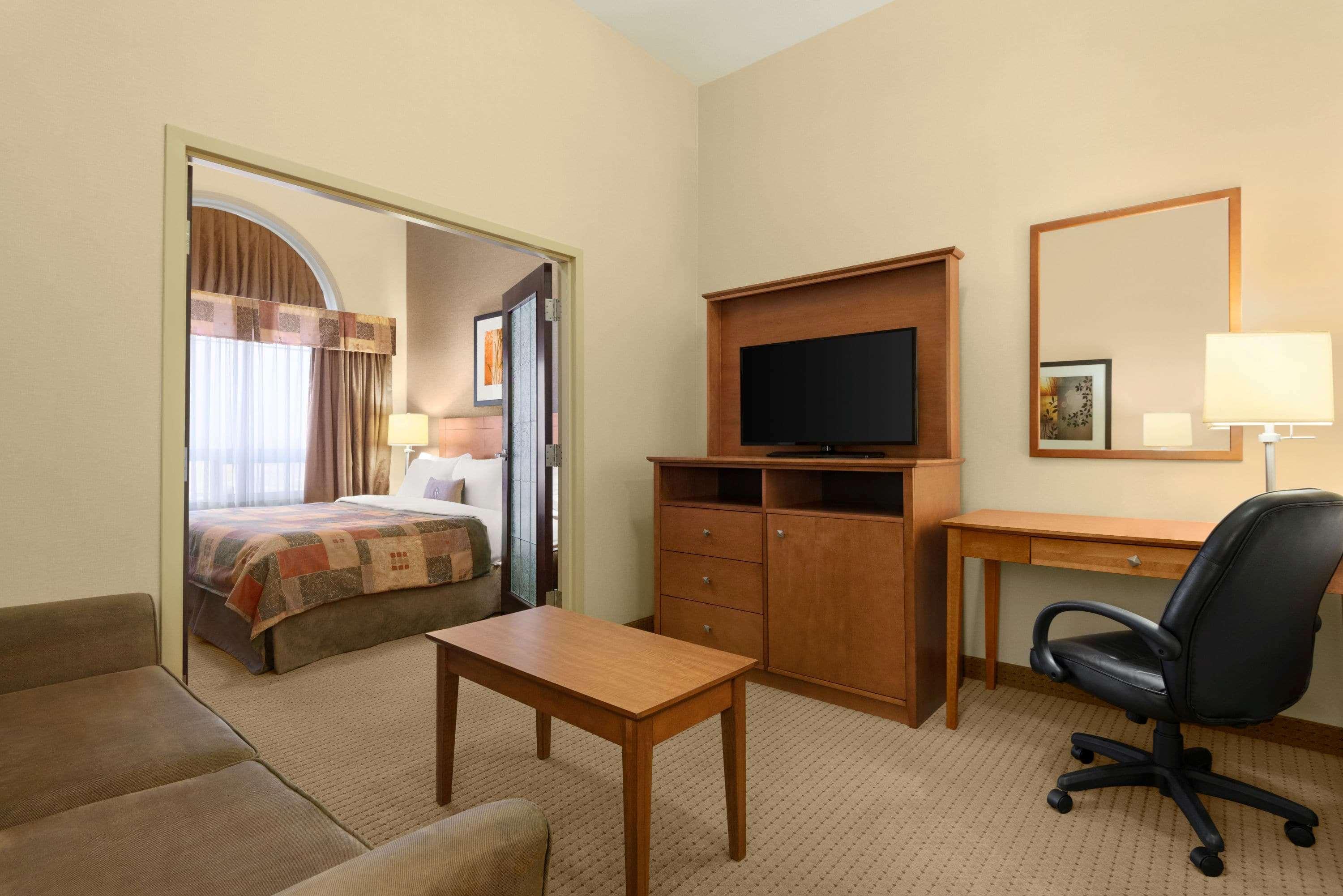 Ramada By Wyndham Drayton Valley Bagian luar foto