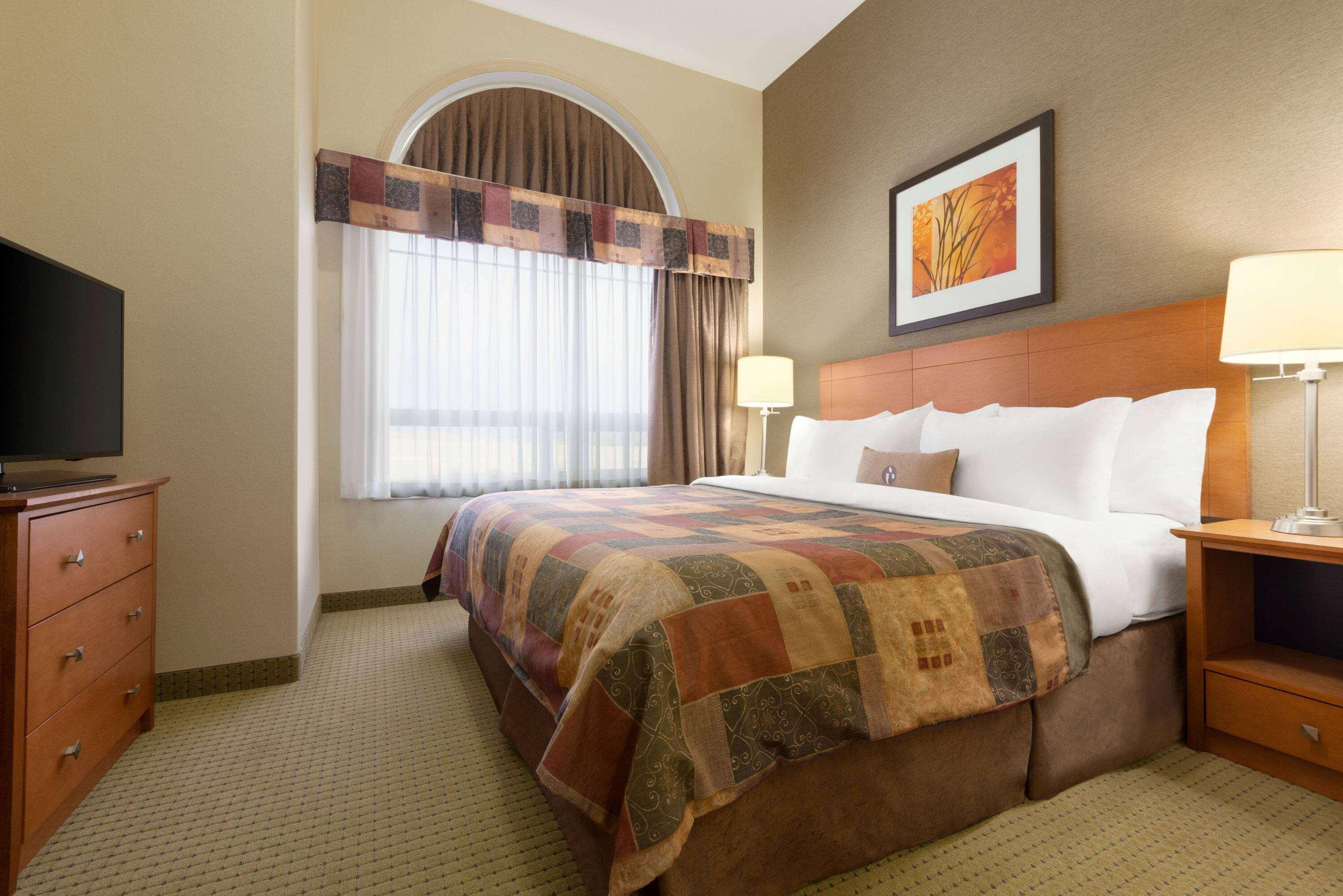 Ramada By Wyndham Drayton Valley Bagian luar foto