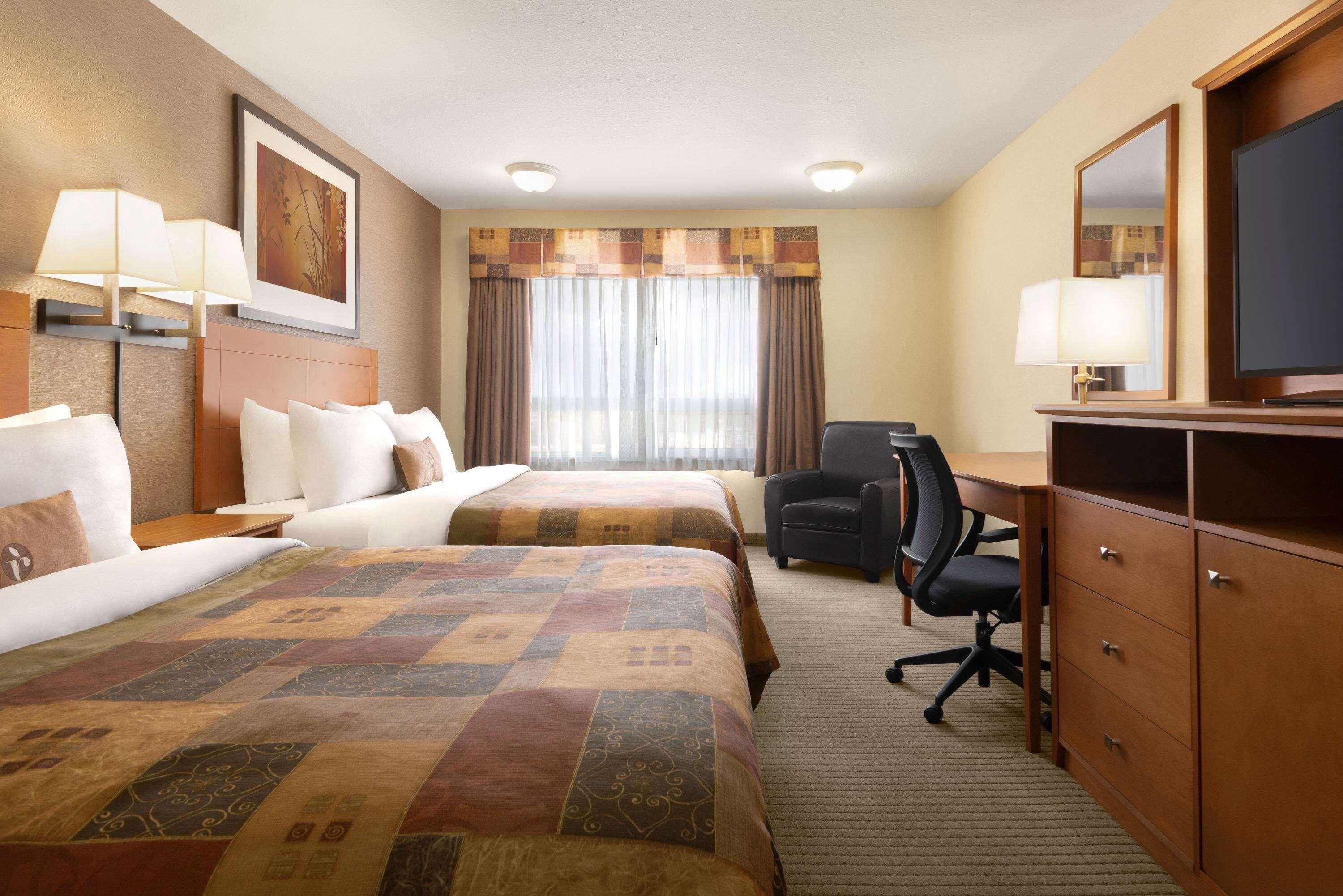 Ramada By Wyndham Drayton Valley Bagian luar foto